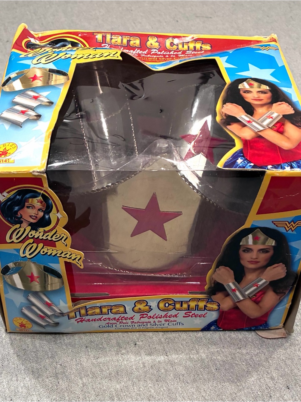 Wonder Woman  Tiara & Cuffs Costume Accessory Set — Red & Gold
